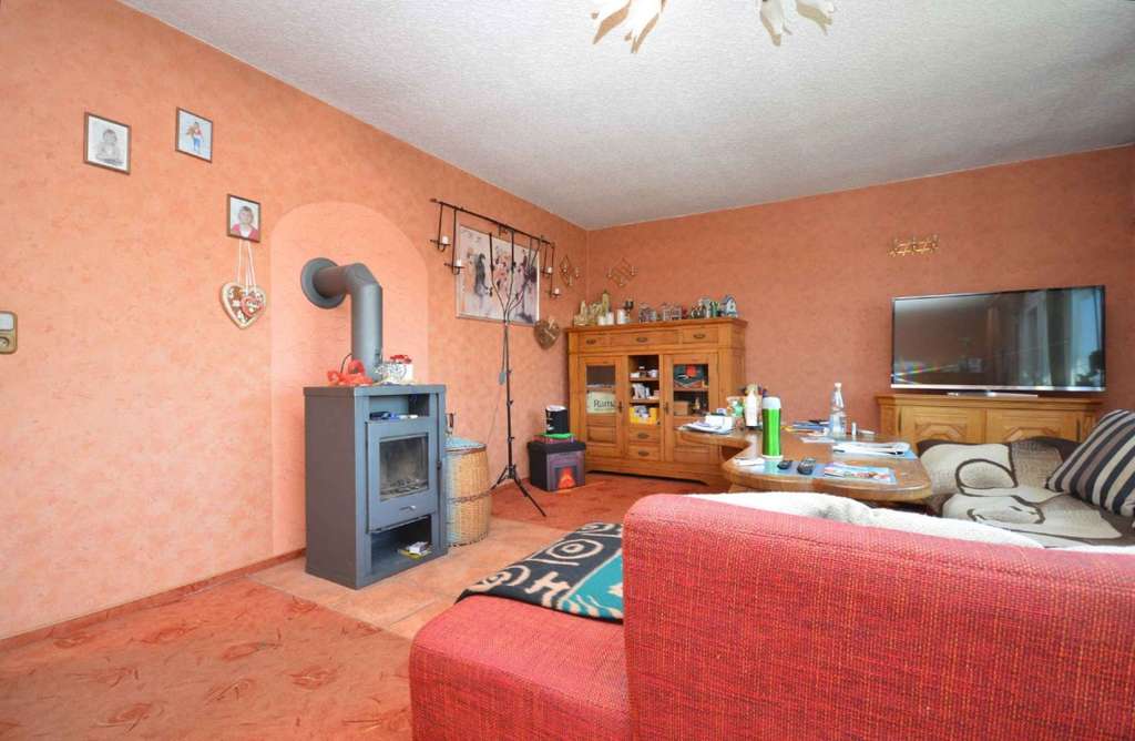 Immobilie in Liebenburg - Freistehendes Einfamilienhaus in Feldrandlage mit 7 Zimmern, Keller + Doppelgarage. - Bild 3