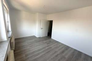Zentral, renoviert, provisionsfrei! Schöne 3 Zimmer Wohnung mit Balkon zu vermieten!