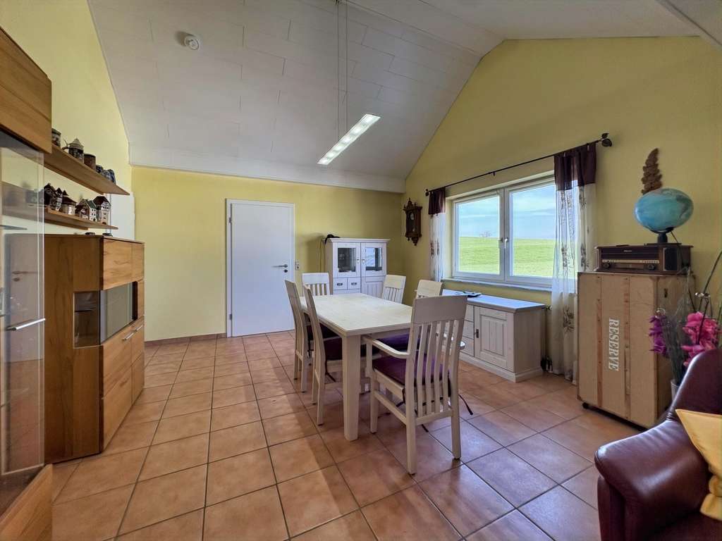 Immobilie in Hechingen - DG-Wohnung mit PKW-Stellplatz in ruhiger Randlage - Bild 2