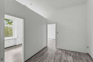 **Perfekt geschnittener Grundriss trifft auf charmante 3 Zimmer Altbauwohnung mit Balkon** – Die vollständige Adresse der Immobilie erhältst du vom Anbieter., 12169 Steglitz, Berlin – Vorschaubild 9