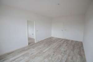 Große 3-Raumwohnung Balkon und Blick auf die Heide! – Eichelweg 3, 6120 Heide-Nord/Blumenau, Halle (Saale) – Vorschaubild 3
