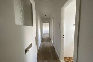 Helle 2 Zimmer-Dachgeschosswohnung zentral in Bremerhaven