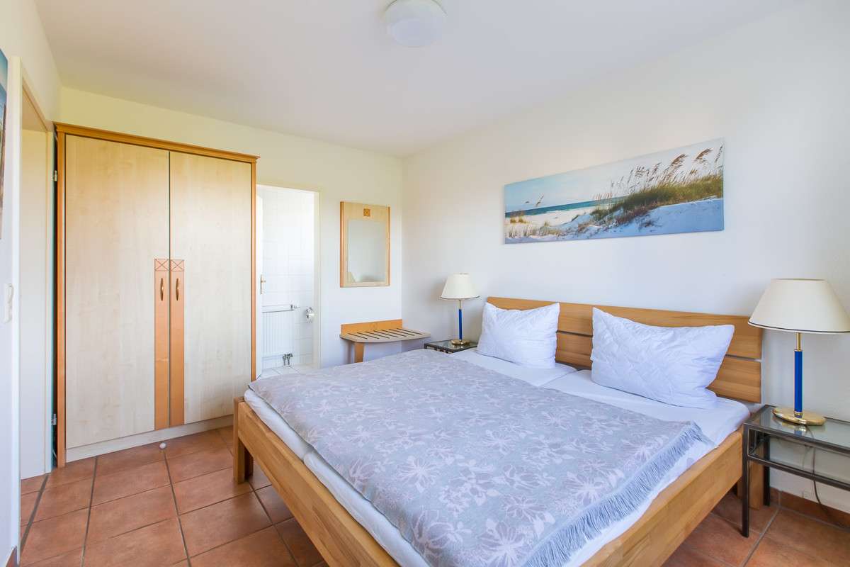 Immobilie in Sagard - Sonnige Erdgeschoss-Ferienwohnung mit großzügiger Terrasse in ruhiger Lage in 18551 Neddesitz - Bild 4