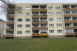 Wohnen in 1A-Lage . Renovierte 3 Zimmer-Wohnung. Balkon mit Blick auf die Schrote