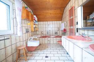 Haus im Haus: Mit Garten, Loggia und Garagen in Sachsenheim-Spielberg – Die vollständige Adresse der Immobilie erhältst du vom Anbieter., 74343 Sachsenheim – Vorschaubild 8