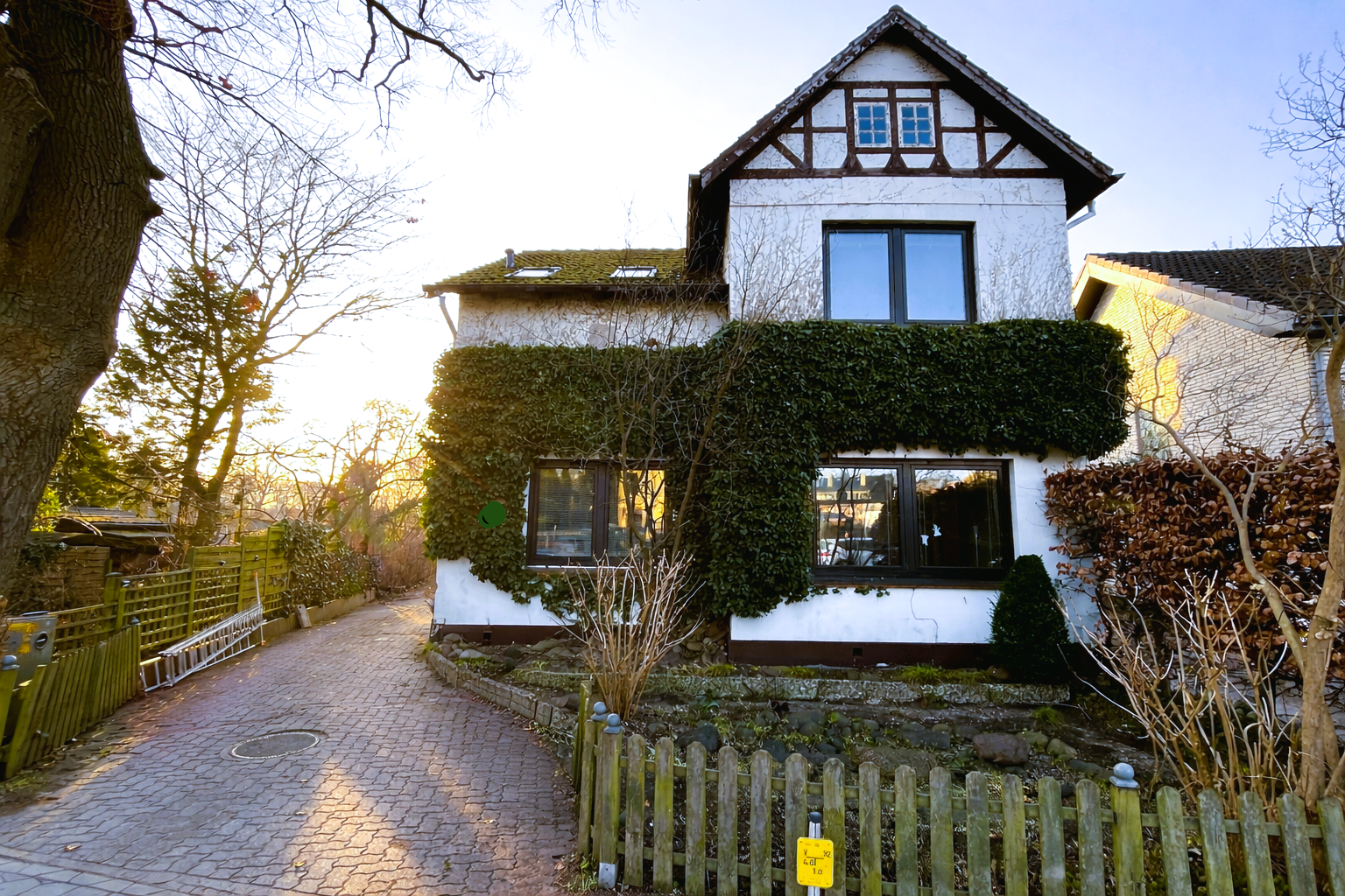 Historisches Haus auf 1.364 m² Grundstück – Dornröschen möchte aus dem Schlaf geweckt werden!, Hamburg – Bild 1