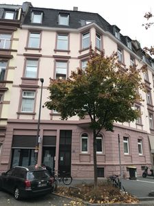 * * * Mitten im lebhaften Bornheim * * * Schöne Altbauwohnung  * * *