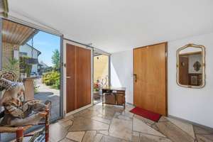 Sommer am Pool, Winter am Kamin und ein Gartenparadies für die ganze Familie. – Die vollständige Adresse der Immobilie erhältst du vom Anbieter., 89331 Burgau – Vorschaubild 5
