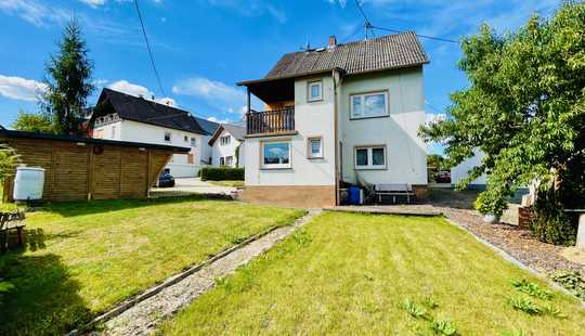 Bild von Freundliches Einfamilienhaus mit 6 Zimmern,  Garten, Loggia und Carport, schön gelegen in Geisig