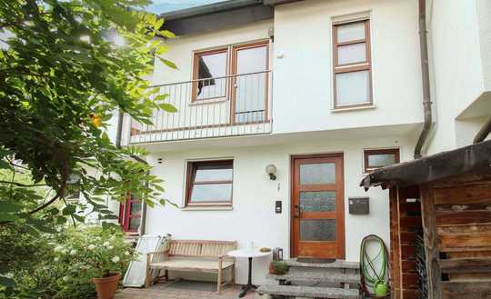 TOP: 5-Zi.-RMH mit Garten, Garage in Dettingen an der Erms - Buchhalde