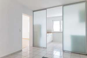 Helle 3,5‑Zimmer‑Wohnung mit Balkon & Stellplatz – Die vollständige Adresse der Immobilie erhältst du vom Anbieter., 71229 Leonberg – Vorschaubild 3