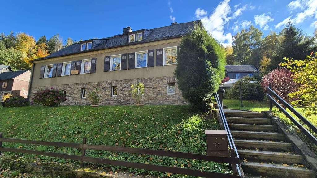 Immobilie in Schwarzenberg/Erzgebirge - Ruhig gelegene Doppelhaushälfte mit schönem Grundstück! - Bild 1