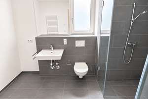 Traumaussicht! 3-Zimmer-Wohnung (Typ 9) mit Loggia, Ankleide, Gäste-WC und Keller  – Raderberggürtel 50, 50968 Marienburg, Köln – Vorschaubild 5