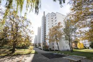 Handwerker aufgepasst: 3-Zimmer-Wohnung mit Panoramablick über Zuffenhausen