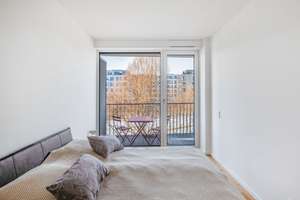 Geschmackvoll neu möblierte Wohnung mit Balkon zum Park am Gleisdreieck – Schöneberger Ufer 5c, 10785 Kreuzberg, Berlin – Vorschaubild 9
