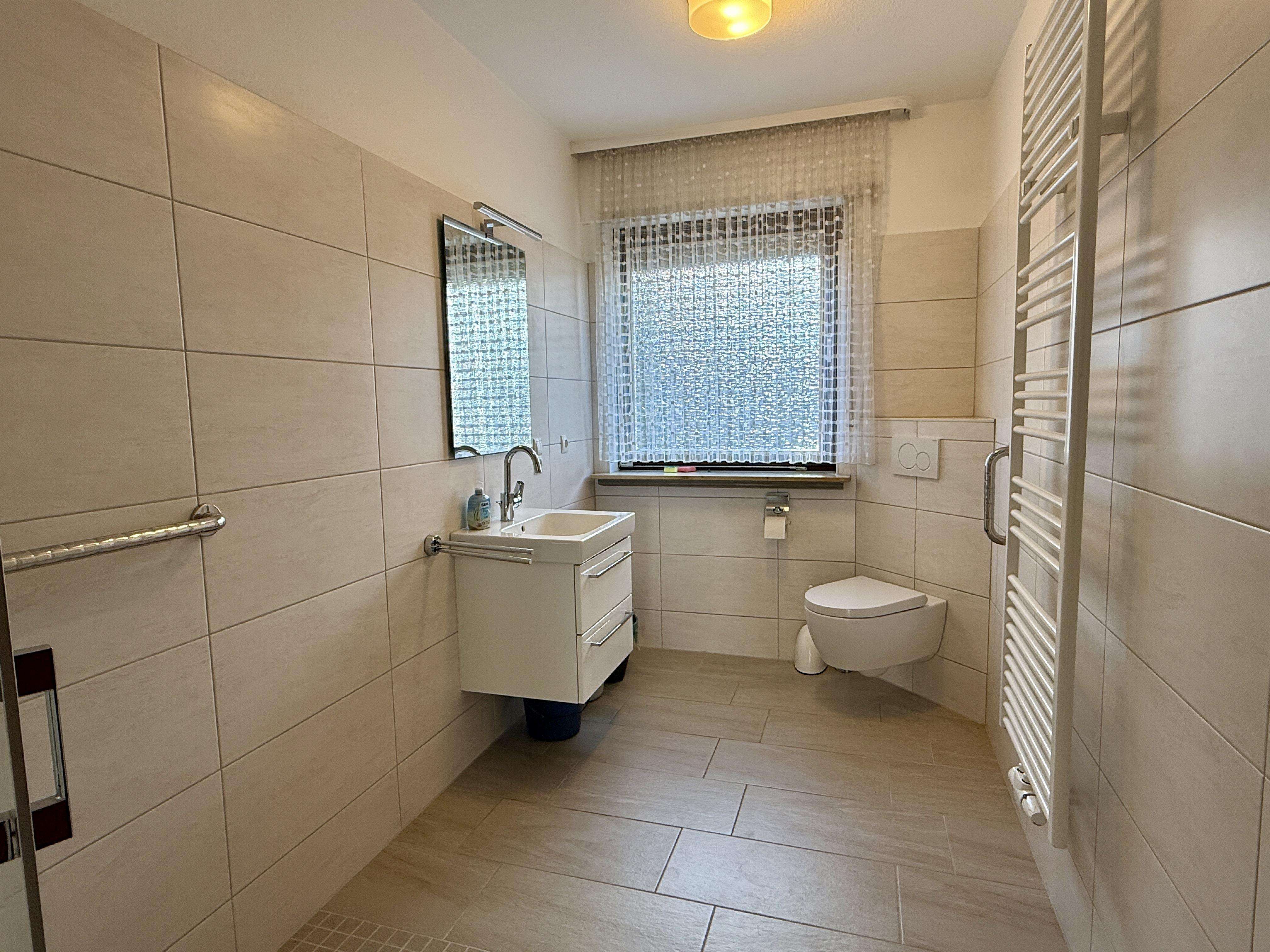 Immobilie in Hude (Oldenburg) - Zweifamilienhaus mit großem Grundstück und viel Nutzfläche - Bild 7