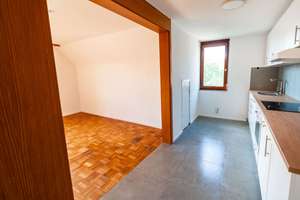 Elegante 4-Zimmer-Dachgeschosswohnung mit Charme – Lichtdurchflutet in Esslingen – Die vollständige Adresse der Immobilie erhältst du vom Anbieter., 73728 Innenstadt, Esslingen am Neckar – Vorschaubild 1