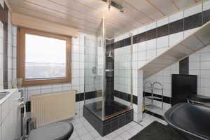 *Reserviert* - Gepflegtes Zweifamilienhaus mit tollem Ausblick, Doppelgarage und Garten! – Enzkreis – Vorschaubild 13