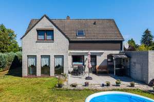 Ein Zuhause mit Potenzial – familienfreundliches Einfamilienhaus mit Garten und Carport. Obj. 10070 – Die vollständige Adresse der Immobilie erhältst du vom Anbieter., 26188 Edewecht – Vorschaubild 2