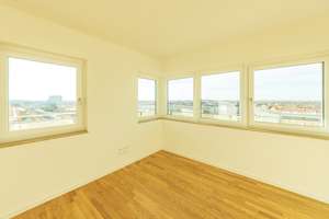 Sonnenbalkon mit Stadtblick – Ihr neues 3-Zimmer-Zuhause am Neuen Park – Dösner Weg 6, 4103 Zentrum-Südost, Leipzig – Vorschaubild 2