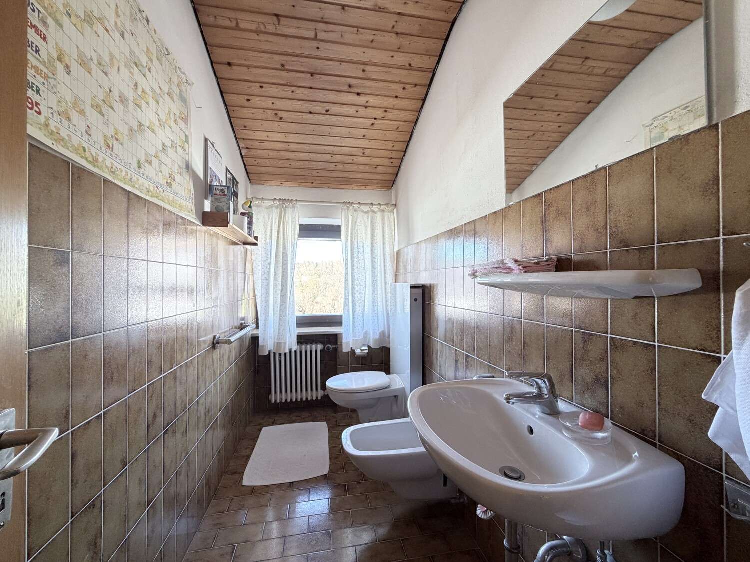 Immobilie in Winhöring - Ein Ort voller Licht und Raum: Idyllisches Einfamilienhaus mit Einliegerwohnung und Gartenzauber - Bild 6