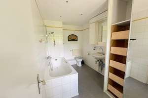 Gepflegtes Zweifamilienhaus mit vermieteter Wohneinheit und Entwicklungsmöglichkeit nahe Waldbröl! – Die vollständige Adresse der Immobilie erhältst du vom Anbieter., 51545 Waldbröl – Vorschaubild 16