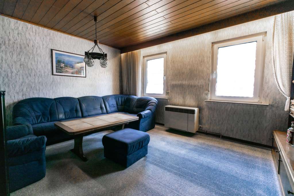 Immobilie in Geislingen an der Steige - Reihenmittelhaus mit Garten - viel Potenzial zum fairen Preis - Bild 1