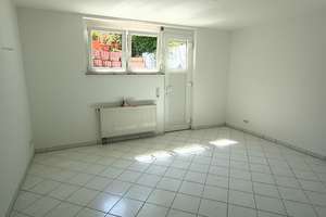 Helle 2-Zimmer-Souterrain-Wohnung mit Einbauküche in Griesheim