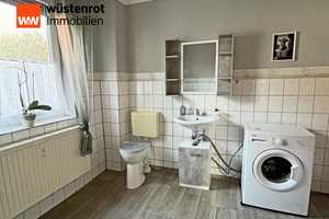 VIEL PLATZ FÜR MENSCH UND TIER: HAUSHÄLFTE MIT EINBAUKÜCHE UND PFERDEHOF + KOPPEL + NEBENGEBÄUDE – Müritz (Kreis) – Vorschaubild 11
