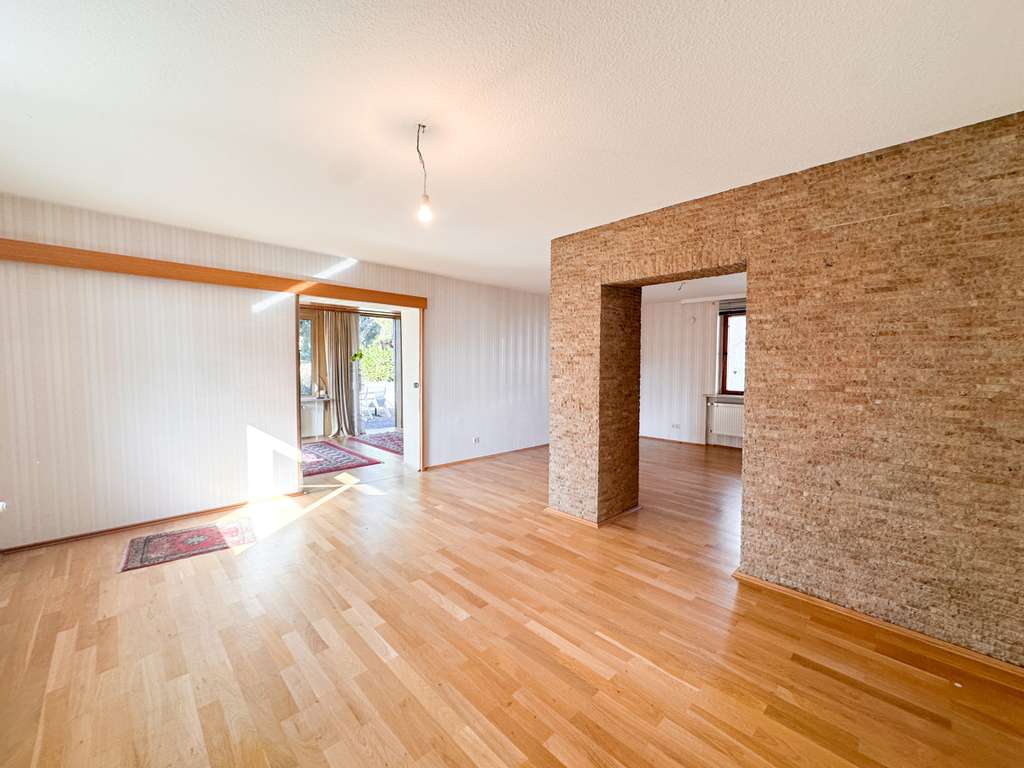 Immobilie in Bad Frankenhausen/Kyffhäuser - WOHNEN MIT AUSBLICK! Großzügiges Einfamilienhaus mit Wintergarten, Balkon und Sonnenterrasse - Bild 4