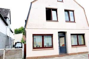 Zwei-Familienhaus mit 9 Zimmern und Grundstück in gesuchter Lage - Ideal für Handwerker