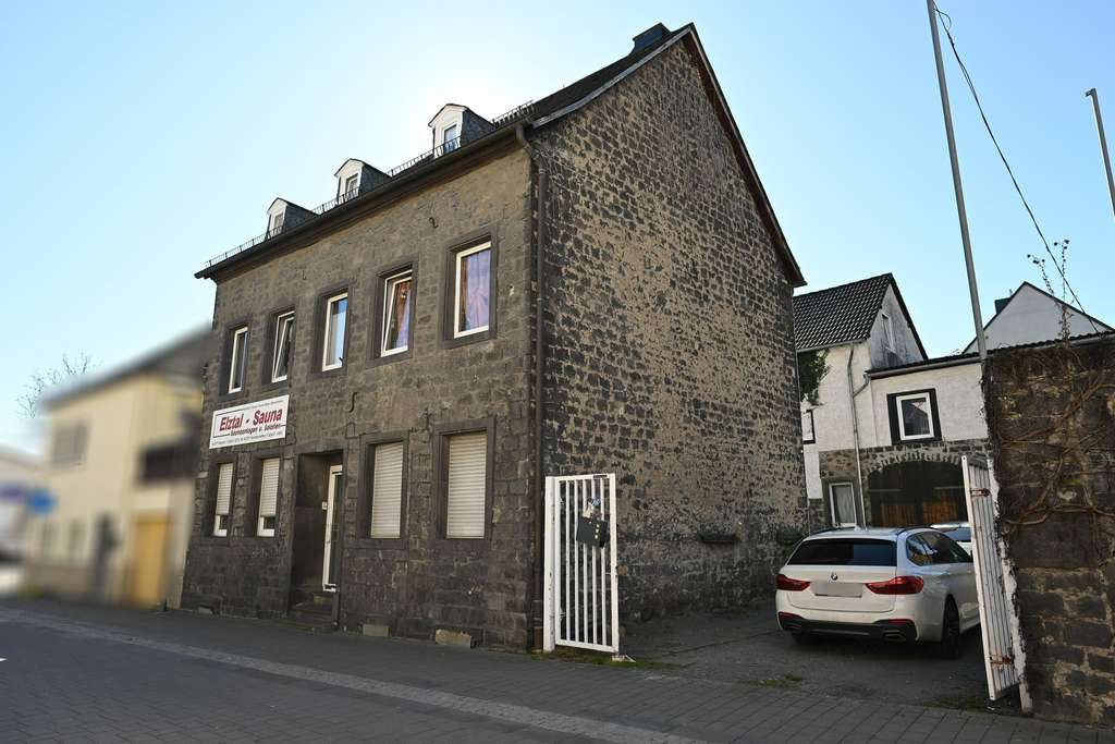 Immobilie in Mayen - Voll vermietetes Mehrfamilienhaus in zentraler Lage von Mayen! - Bild 0