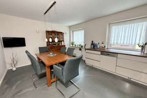 Großzügiges Wohnerlebnis: Design-Küche, Echtholzparkett & zwei Balkone – Moerser Str. 20, 47798 Cracau, Krefeld – Vorschaubild 17