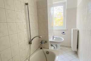 //  Gemütliche 4-RW * sonniger West-Balkon * Tageslichtbad mit Wanne * ideal für Familien \\ – Förderstedter Str. 94, 39112 Magdeburg – Vorschaubild 5