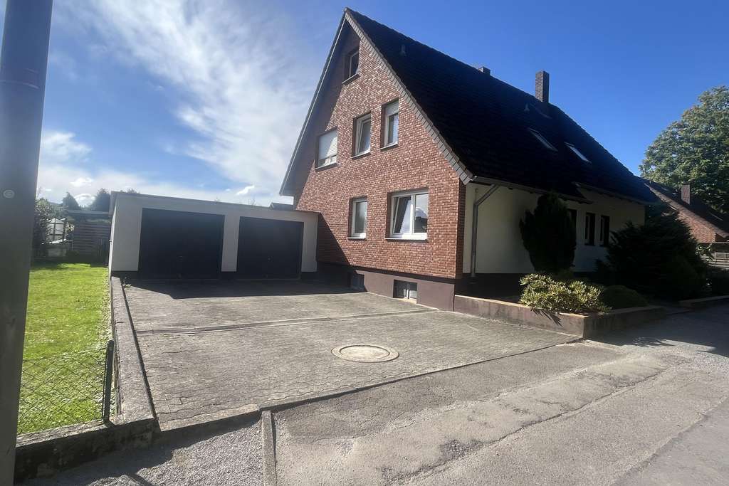 Immobilie in Dörentrup - Gepflegtes Zweifamilienhaus in ruhiger Wohnlage von Dörentrup–Ortsteil - Bild 0