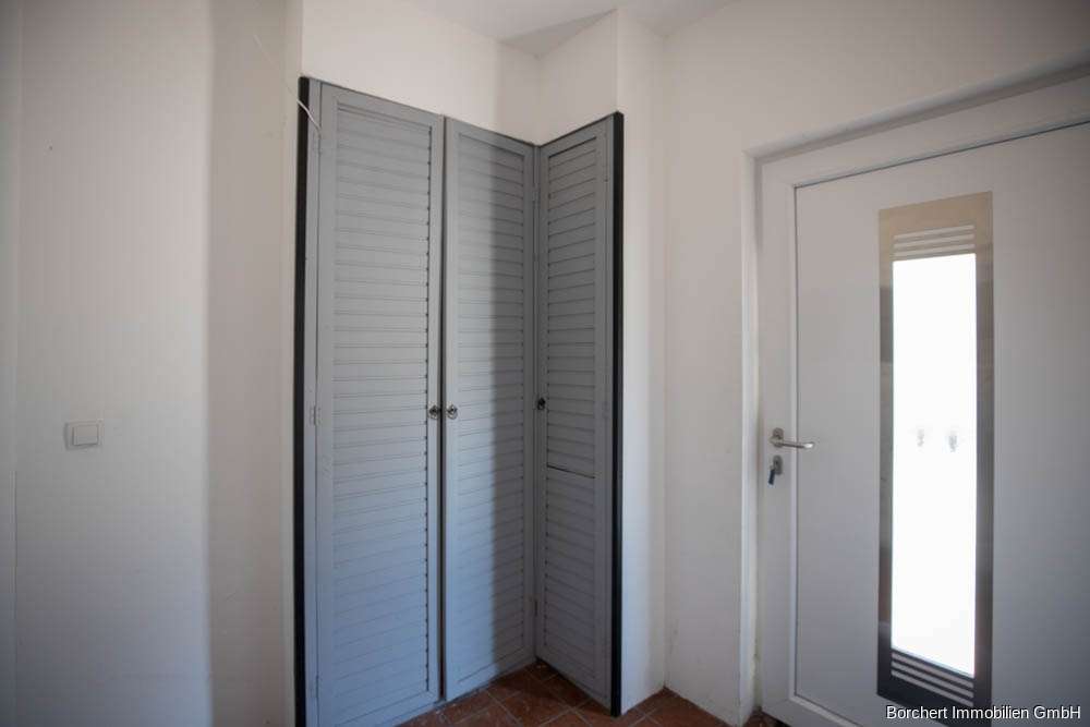 360° Rundgang - Historisches Zweifamilienhaus mit Platz & Feuchtigkeitsschäden zu verkaufen, Steinburg Kreis – Bild 2