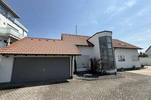 Schöne 3,5-Zi.-Wohnung mit EBK, Loggia, Garage und Stellplatz in NU-Burlafingen