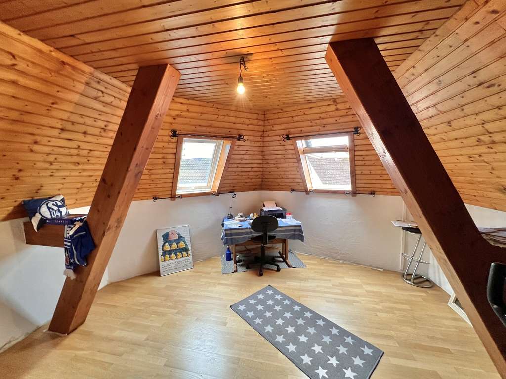 Immobilie in Müllheim - Ehemaliger Bauernhof mit viel Ausbaupotenzial!
Winzerkeller, Garten, traumhafter Innenhof.... - Bild 3