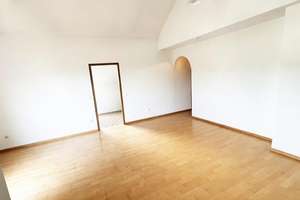 Helle 2-Zimmer-Dachgeschosswohung mit großem Balkon & schöner Ausicht – Rilkestraße 37, 72760 Betzingen, Reutlingen – Vorschaubild 3
