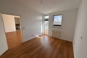 HELLE DACHGESCHOSSWOHNUNG MIT TERRASSE & NEUER KÜCHE IN KIEL-MITTE – Schauenburgerstraße 69, 24118 Ravensberg, Kiel – Vorschaubild 10