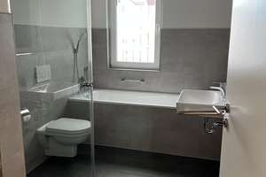 Geschmackvolle 3-Raum-Wohnung mit Terrasse und Küche in Ingolstadt – Egerlandstraße 3a-b, 85053 Südost, Ingolstadt – Vorschaubild 4