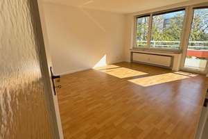 Helle 3-Zimmer-Wohnung im 4. OG mit Balkon in Perlach – Friedrich-Engels-Bogen 25, 81735 Neuperlach, München – Vorschaubild 4