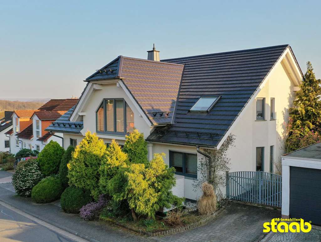 Immobilie in Glattbach - Wohnen auf höchstem Niveau – Einfamilienhaus in Top-Lage mit Einliegerwohnung und Doppelgarage - Bild 0