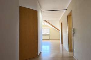 Sonnige Dachgeschosswohnung mit Loggia in Aßlar – Die vollständige Adresse der Immobilie erhältst du vom Anbieter., 35614 Aßlar – Vorschaubild 3
