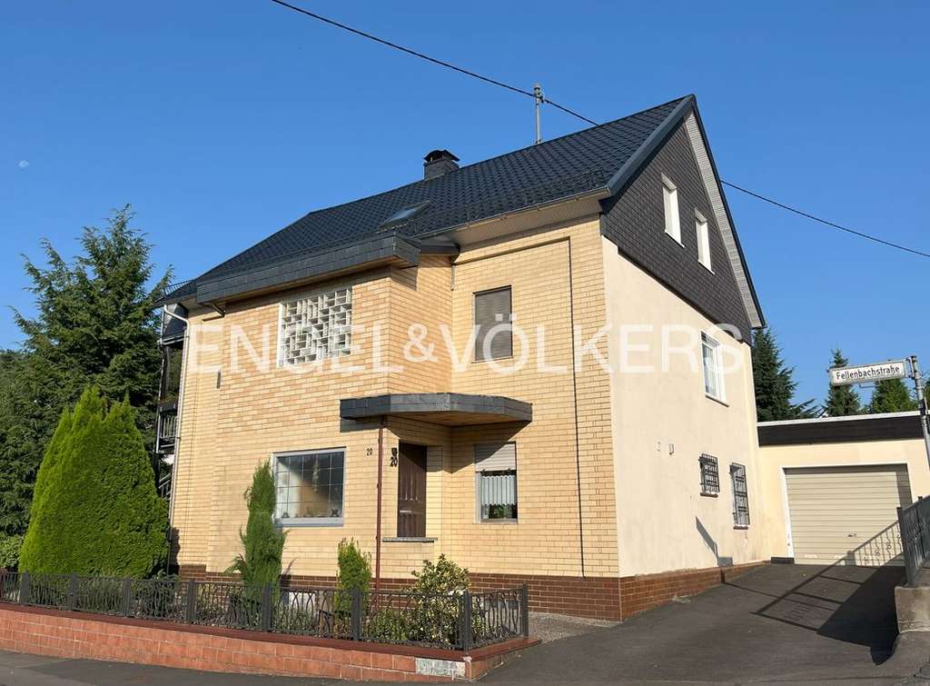 Immobilie in Kreuztal - Wohnhaus mit großem Grundstück - Bild 0