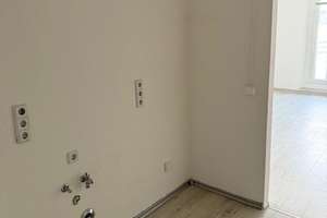 4-Raum Wohnung mit Balkon & Dusche, EBK möglich – Bernsdorfer Str. 164, 9126 Bernsdorf, Chemnitz – Vorschaubild 2