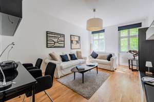 Wohnen mit Geschichte-stilvolle 2-Zimmer -Altbauwohnung an der legendären Karl-Marx-Allee