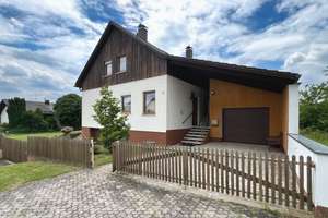 Viel Platz für Ihre Wohnideen: Einfamilienhaus auf idyllischen Grundstück