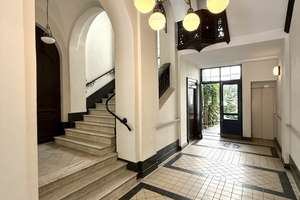 Exklusive Dachgeschoss Wohnung in bester Lage - aktuell vermietet – Die vollständige Adresse der Immobilie erhältst du vom Anbieter., 10789 Charlottenburg, Berlin – Vorschaubild 2