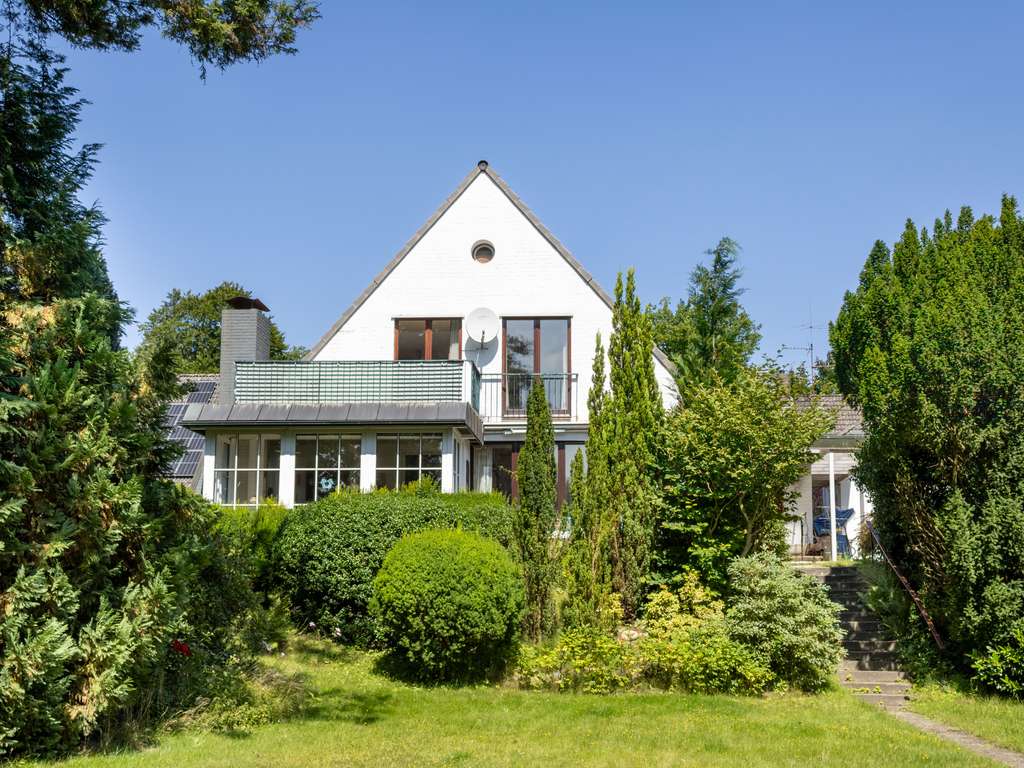 Immobilie in Reinbek - Verwirklichen Sie Ihren Wohntraum:
Charmantes Haus mit großem Potential in Reinbek - Bild 2